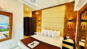 Deluxe Room | Desk, WiFi (free), bed sheets