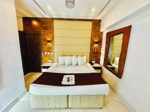 Deluxe Room | Desk, WiFi (free), bed sheets - Presken Awolowo Way - Ikeja (Lagos)