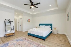 4 habitaciones, tabla de planchar con plancha, wifi y ropa de cama
