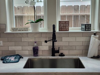 Spacious 4-bedroom house in beautiful Houston with AC, WiFi