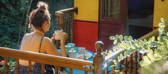 ROULOTTE TZIGANE DROME, AU BORD DU RUISSEAU Ideal for a quiet weekend break