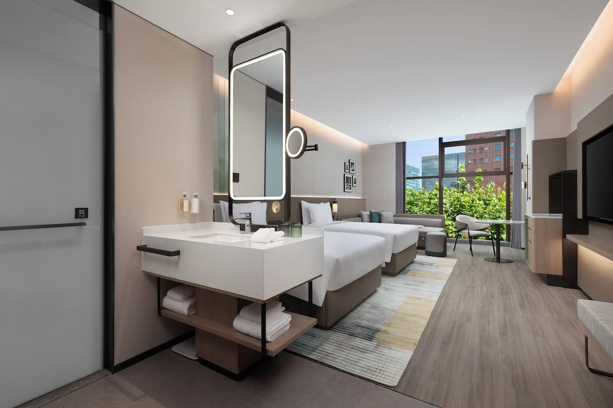 2 Double Premium City View | Bathroom | Shower, free toiletries, hair dryer, bathrobes