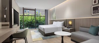 Holiday Inn & Suites Shanghai Changfeng by IHG