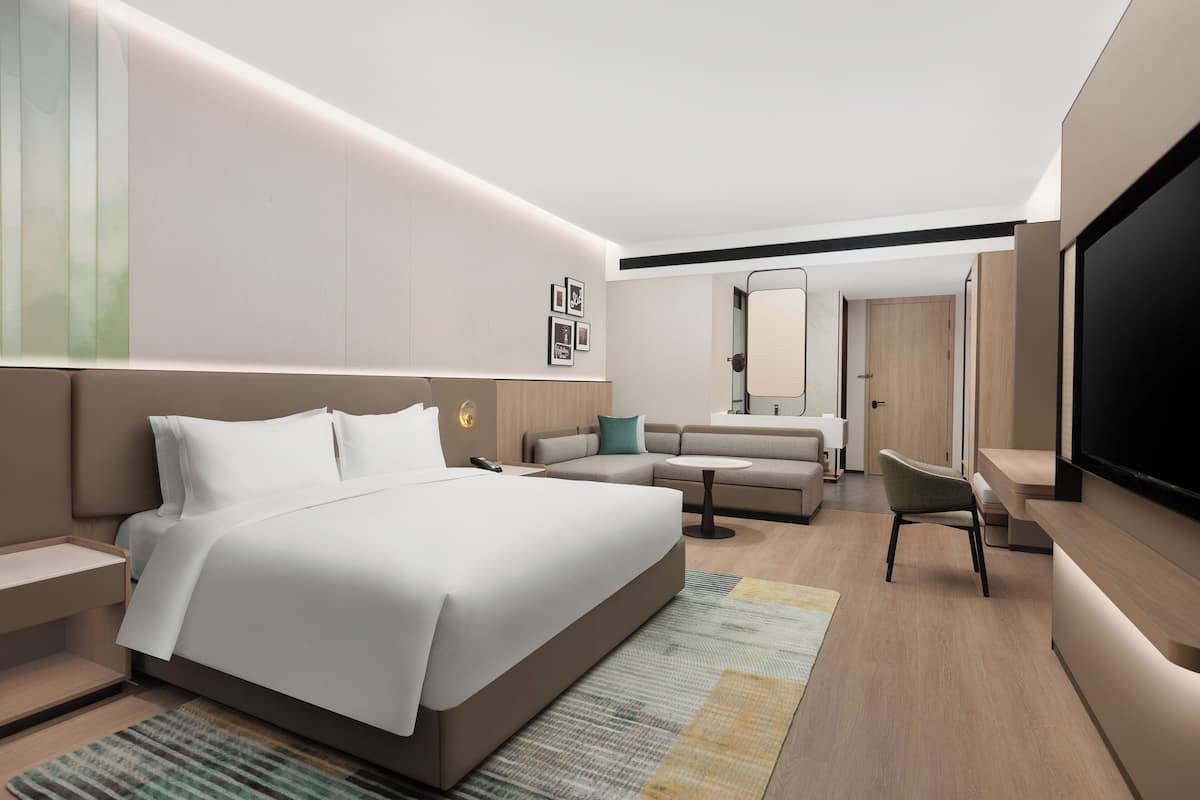 1 King Premium City View | Premium bedding, down duvets, in-room safe, desk