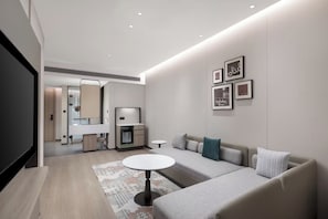 1 Bedroom Suite Kids Theme | Premium bedding, down duvets, in-room safe, desk