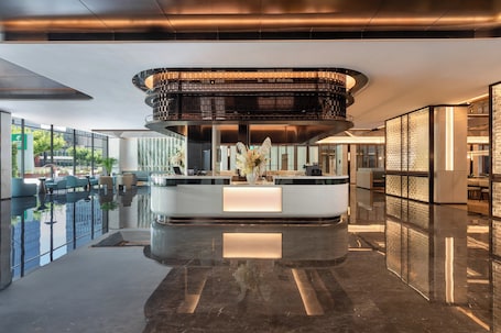 Lobby sitting area. Holiday Inn Hotel & Suites Shanghai Changfeng by IHG