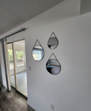 Interior - Seabreeze - Charming 2-bedroom house in amazing Holiday with WiFi, AC.  (Holiday)