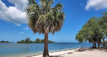 Seabreeze - Charming 2-bedroom house in amazing Holiday with WiFi, AC.
