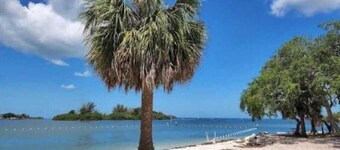 Seabreeze - Charming 2-bedroom house in amazing Holiday with WiFi, AC.