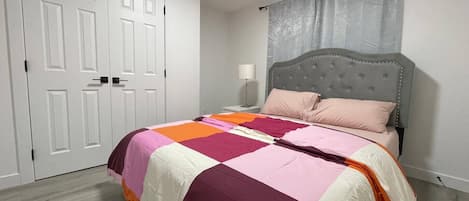2 habitaciones, tabla de planchar con plancha, wifi y ropa de cama