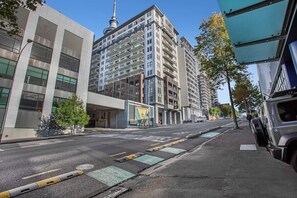 Exterior - Central City Winter Escape HotTub HeatedPool Sauna (Auckland)