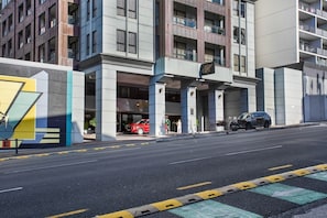 Exterior - Central City Winter Escape HotTub HeatedPool Sauna (Auckland)