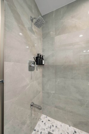 Shower - 3BR Apt ~ Near Train ~ Balcony ~Yonkers (Yonkers)