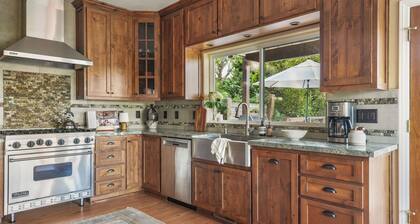 Charming Lake Retreat - Spectacular Lake Views In Coveted Palisades Neighborhood
