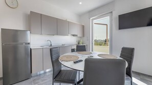 Kühlschrank, Ofen, Herdplatte, Geschirrspüler