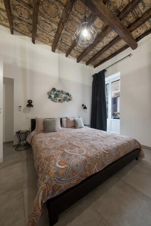 Superior Apartment, Balcony, Courtyard View | In-room safe, soundproofing, iron/ironing board, free WiFi - Casta Diva Luxury Apartments (Palermo)