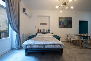 50-inch flat-screen TV with satellite channels, Netflix - Casta Diva Luxury Apartments (Palermo)