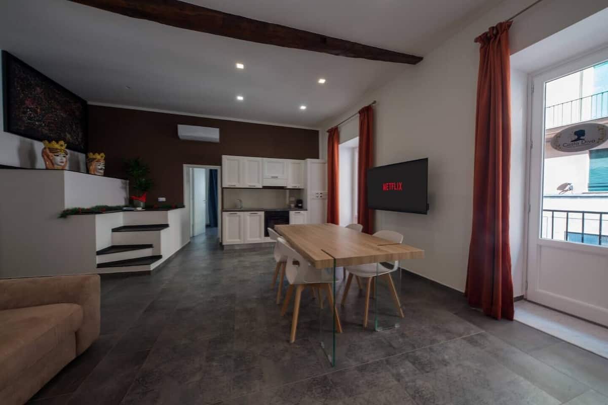 Appartement Supérieur, balcon, vue ville | Coin séjour
