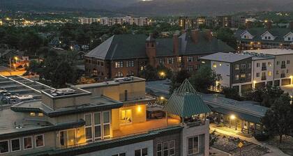 The Penthouse: Most Unique VRBO in Downtown COS