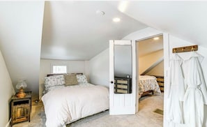 2 bedrooms, iron/ironing board, travel cot, WiFi