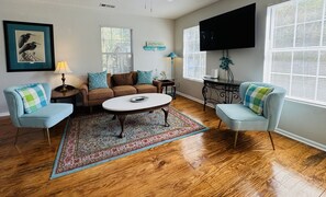 TV, table football - Blue Heron - breakfast, bikes, rec area (Tybee Island)