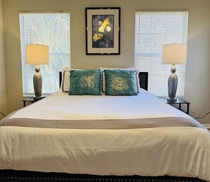 2 室のベッドルーム、デスク、アイロン / アイロン台、旅行用ベビーベッド