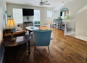 テレビ、テーブルサッカー台、卓球台