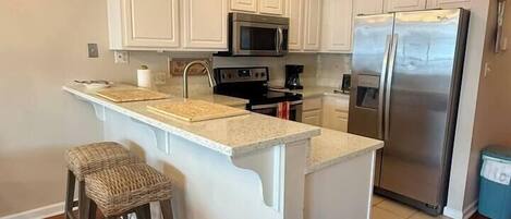 KĂŒhlschrank, Mikrowelle, Ofen, Herdplatte