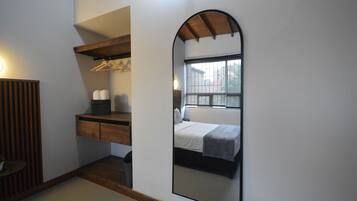 5 Schlafzimmer, Schreibtisch, kostenloses WLAN, Bettwäsche