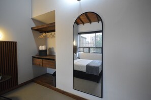 5 bedrooms, desk, free WiFi, bed sheets