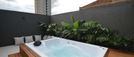 Bain à remous extérieur