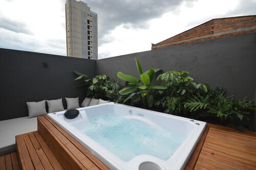 Laureles Penthouse: Jacuzzi & Huge Terrace