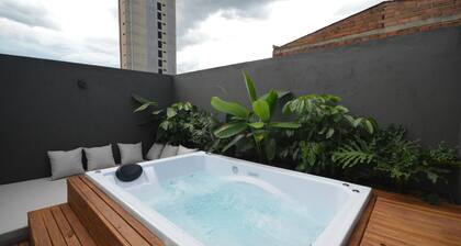 Laureles Penthouse: Jacuzzi & Huge Terrace