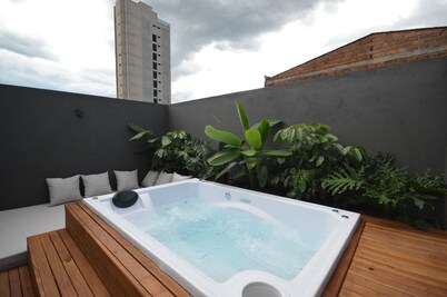 Laureles Penthouse: Jacuzzi & Huge Terrace