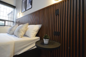 5 bedrooms, desk, free WiFi, bed sheets