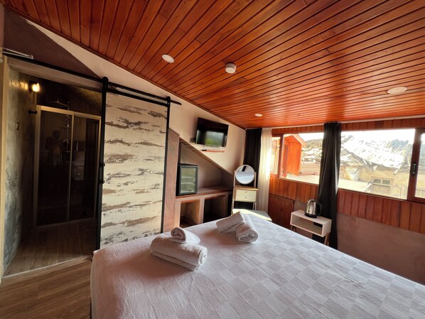 Superior Quadruple Room, City View | Free WiFi