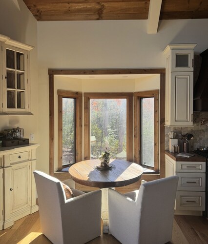 Charming 3 bedroom chalet with spa minutes from Lake Nottely