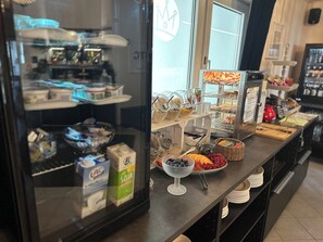 Breakfast area - PRINCESS No.3 in Plochingen bei Stuttgart (Plochingen)