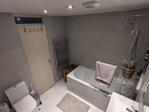 タオル、トイレットペーパー