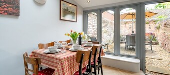 Welcoming 3-bed home close to Shrewsbury centre | Pass the Keys