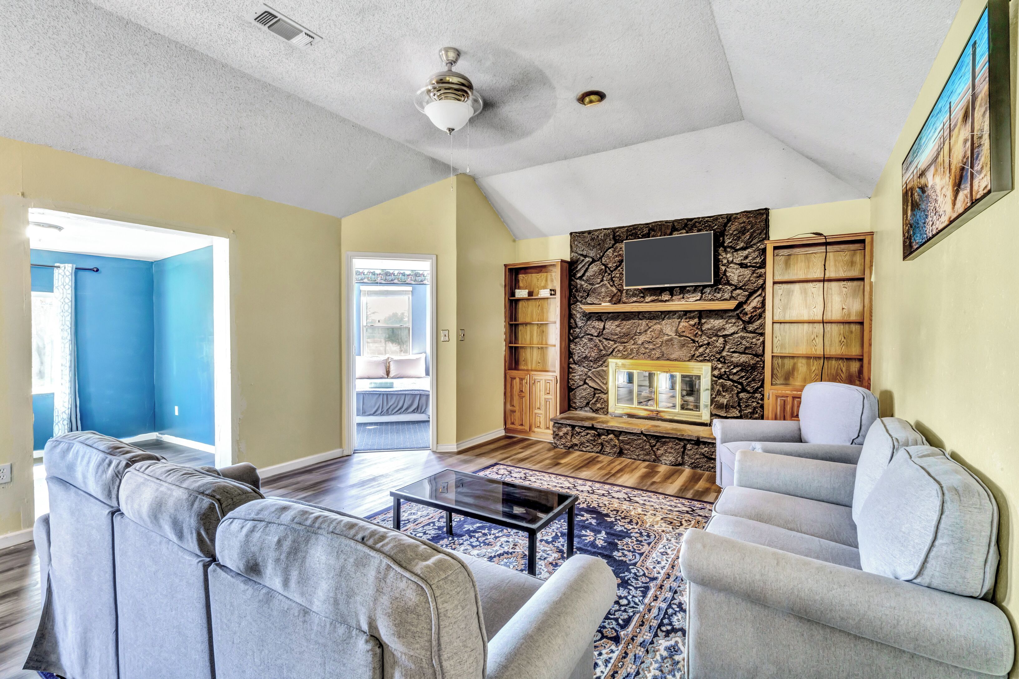 Smart TV, fireplace