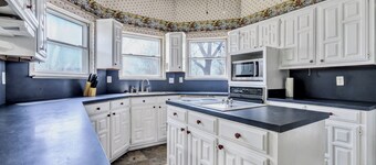 Spacious 5-bedroom cabin in charming Howe with WiFi, AC