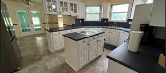 Spacious 5-bedroom cabin in charming Howe with WiFi, AC