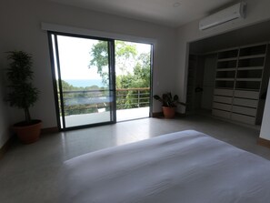 4 bedrooms, WiFi, bed sheets, wheelchair access