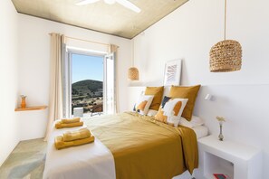 4 bedrooms, iron/ironing board, WiFi, bed sheets - Sea View Villa with Pool in Paros (Kostos)