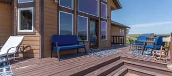 Rustically charming 4-bedroom house with WiFi and AC in Charlo