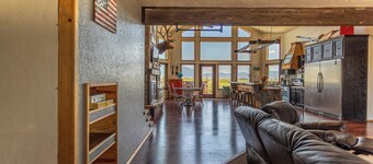 Breathtakingly charming 4-bedroom house with WiFi in Charlo.