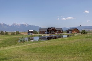 Exterior - Breathtakingly charming 4-bedroom house with WiFi in Charlo. (Charlo)