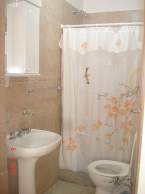 Bathroom - San Carlos Hotel (Buenos Aires)