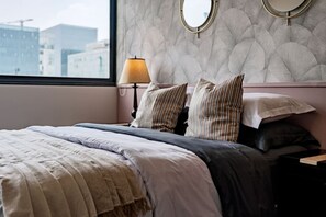 2 bedrooms, desk, iron/ironing board, WiFi